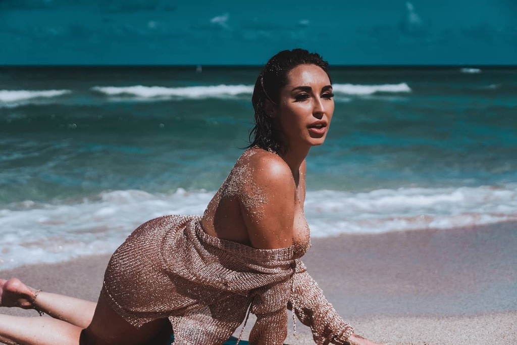 SeanGoldPhotos's tweet photo. Miami days with #ChristianaCinn https://t.co/nBWImgO39J https://t.co/gYCytjrmqR
