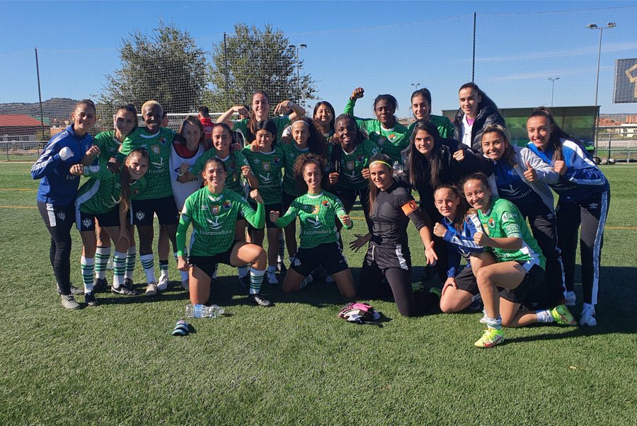 TatiFB25's tweet photo. Si se puede jugar, jugamos. Si hay que ir a la guerra, me voy con las mías. Gran trabajo de todo el equipo, +3 y a seguir. ¡Vamos joder! ¡Vamos verdes! ❤️🙌🏾 https://t.co/Sf1DsYQEyu