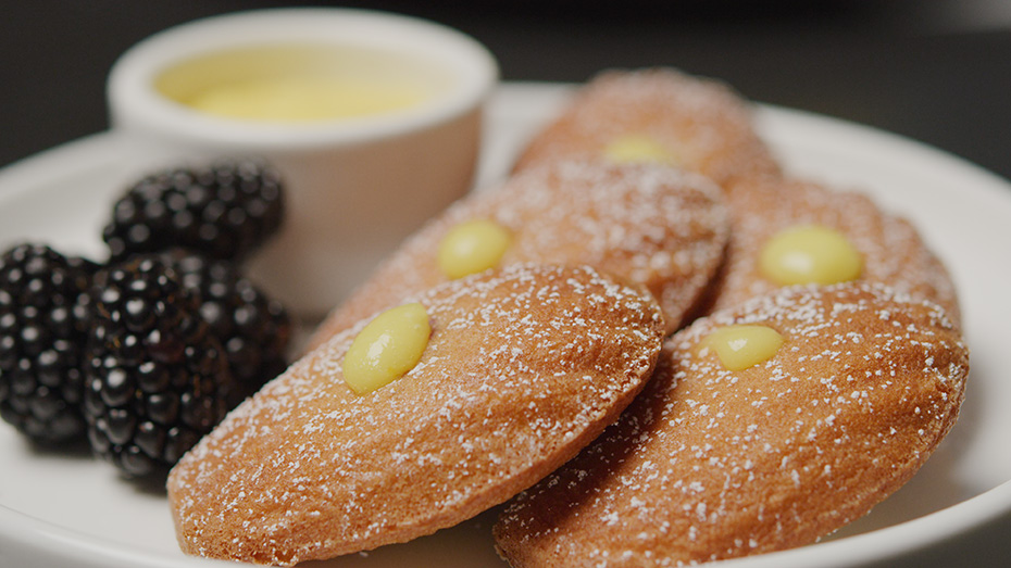 CIACulinary's tweet photo. These buttery madeleines are made with lemon zest and cardamom, and filled with blackberries and lemon curd. @ButterOfEurope #ButterofEurope #MakeItMagnifique #EuropeanButter #butterfacts
https://t.co/w7x2s45Sax https://t.co/R6B4rYSP8O