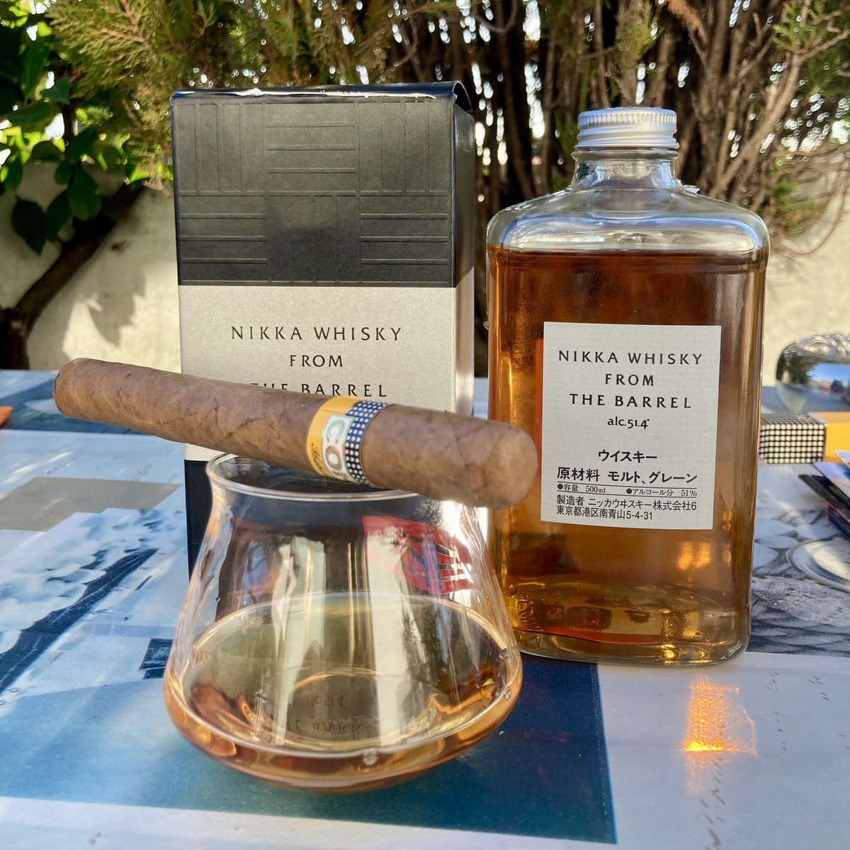 LDryvalley's tweet photo. Sunday relax after lunch.
A dram or two of Nikka From the Barrel #whisky + Coiba #cigar
Frag! https://t.co/YH5tE8rrid