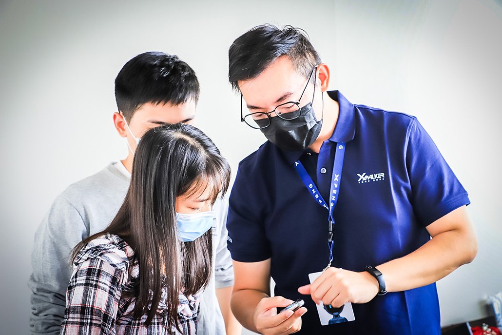 XPENG_Global's tweet photo. There’s a growing number of car owner volunteers – our X-walkers – are joining hands to help onboard new car owners to start a safer, smarter and more sustainable mobility experience. Together, we build a better world! #GoElectric #SmartMobility https://t.co/1S60n8mGCN