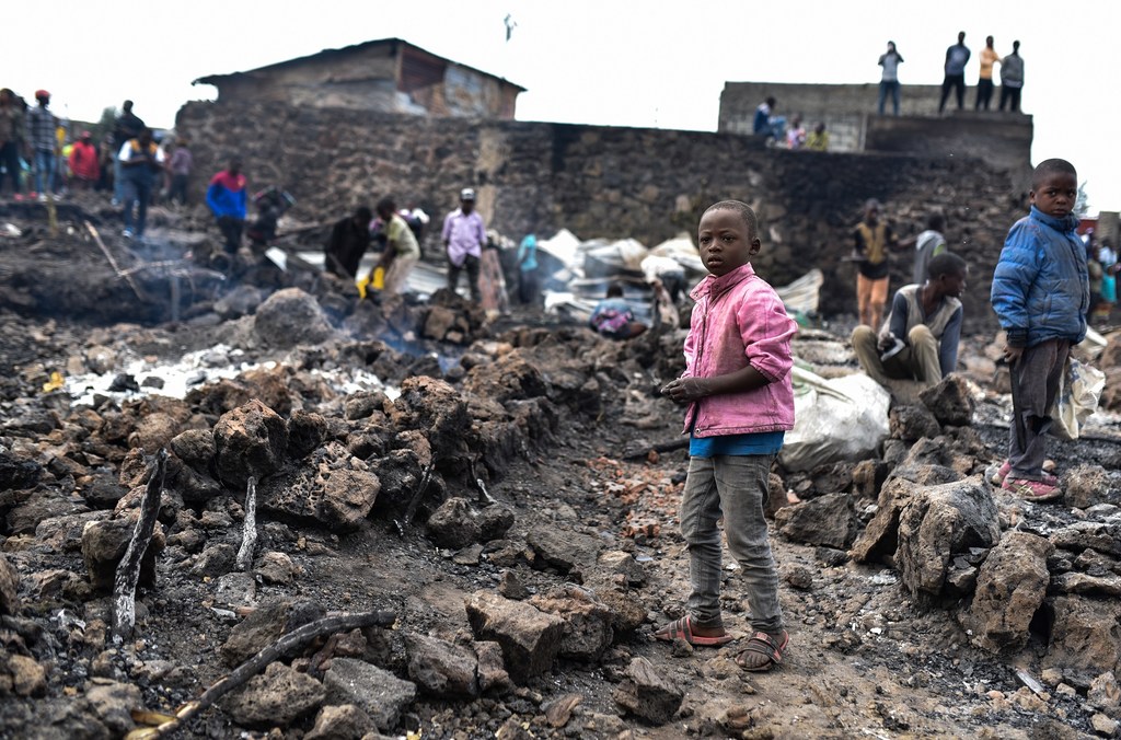 NatifKongo's tweet photo. Six mois après la catastrophe de l’éruption du volcan Nyiragongo, survenue le 22 mai dernier, la situation sociale demeure préoccupante pour de nombreux sinistrés. Pendant ce temps  les inconscients de la République continuent à crier Fatshi Béton. 

 #LIKAMA https://t.co/9Xy7RWRUky