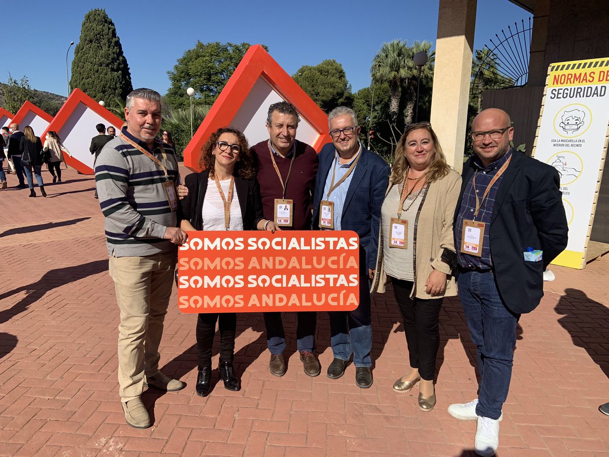 pacomolinaharo's tweet photo. #14CongresoPSOEAndalucia 🌹#SomosSocialistas 💚#SomosAndalucia 

¡AL LÍO! ✊🏼🌹💪🏻

¡¡¡G R A C I A S!!! https://t.co/sRYO38zShv