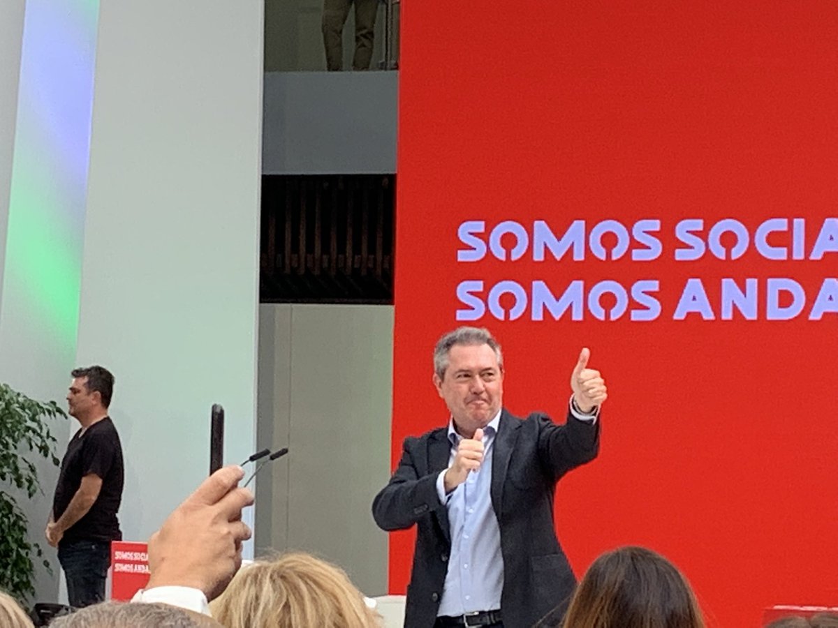 pacomolinaharo's tweet photo. #14CongresoPSOEAndalucia 🌹#SomosSocialistas 💚#SomosAndalucia 

¡AL LÍO! ✊🏼🌹💪🏻

¡¡¡G R A C I A S!!! https://t.co/sRYO38zShv