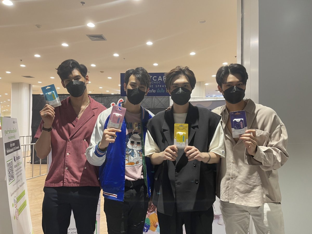 firstcare_acnoc's tweet photo. พ่อค้าหล่อบอกต่อจ้า🤗
ขอบคุณ น้องตั๋ง และสามหนุ่ม เจ็ท เจมส์ บิ๊ก จากซีรี่ย์ MyMateMatch ที่มาร่วมสร้างสีสันให้กับแฟนๆและบูธ Firstcare by Acnoc ค่ะ🙏
#ตั๋งต้าวเด๋อ 
#MyMateMatch
#idolexchange 
#FirstCareMaskneSpray 
#StarHunterxAcnoc https://t.co/v2S7jWJJAT