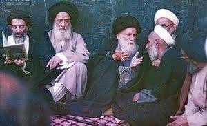 Awaited_Hope's tweet photo. Beautiful story of reflection :
“Ayatollah Jawad #Tehrani (ra) once received a letter from Khurasaan Broadcast Center, in which he was requested to introduce himself as an Islamic personality. He drew a redline under the letter and wrote only two sentences: https://t.co/Pvd5yELiyO