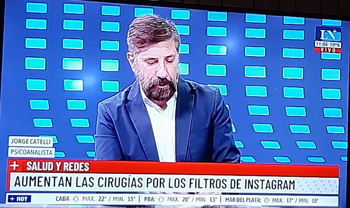 LauraOrsi1's tweet photo. Ahora @jorgecatelli @apasocial en @lanacionmas con @ale_horvat @Marianaarias y Eq sobre Aumentan las cirugías x los filtros de Instagram ? #ApaSympo2021 https://t.co/lTKsWAt2HU