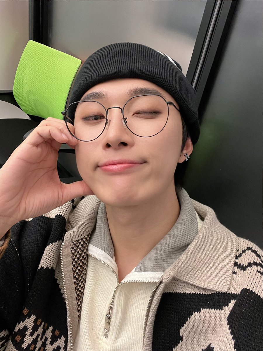 OmegaX_members's tweet photo. [#OX]

🥰🤓
🙂😗

#OMEGA_X #오메가엑스 #재한 https://t.co/8XJuEW7wdw