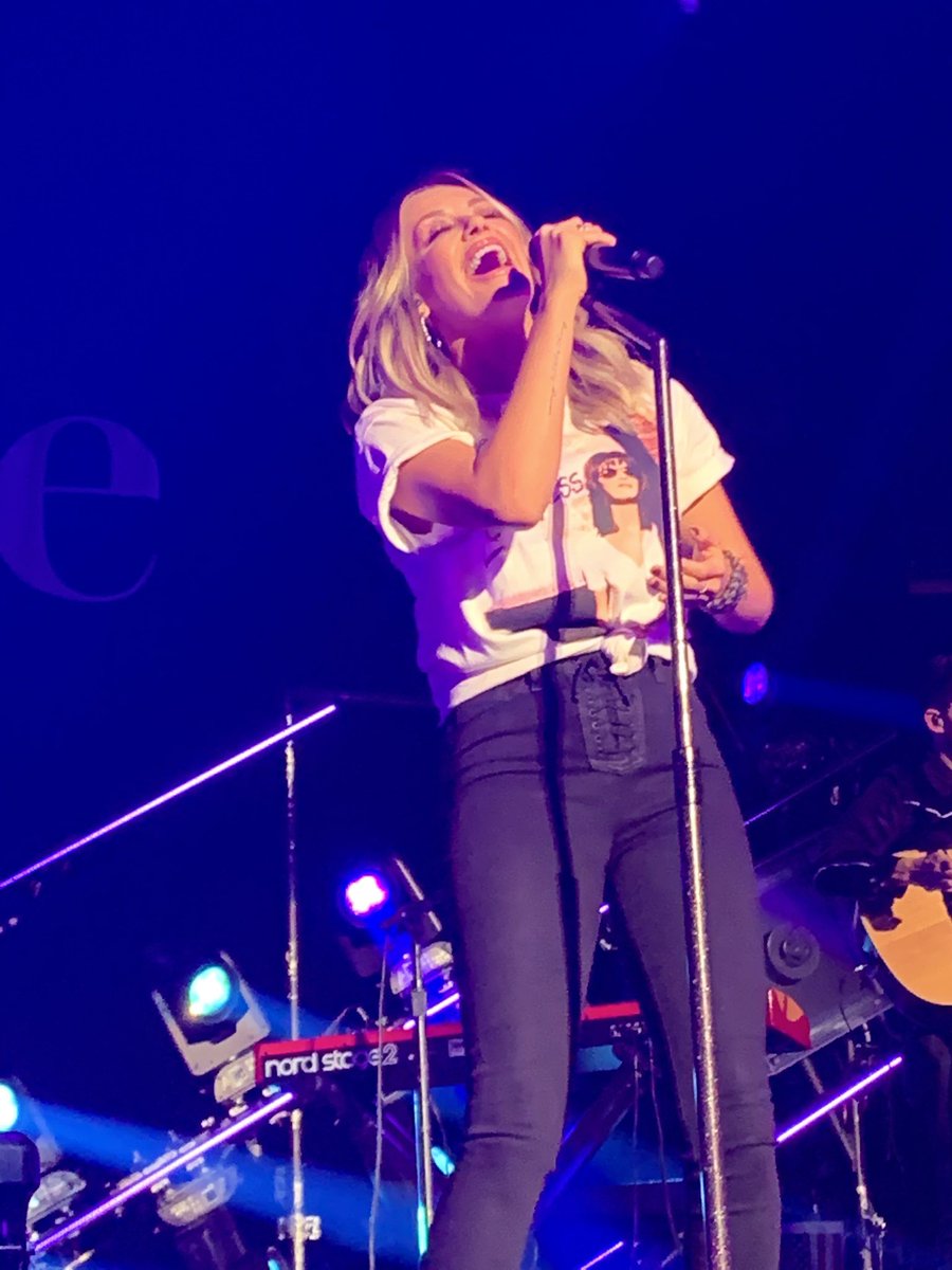 CareBear4Carrie's tweet photo. #PEARCED Let’s get it trending for CP y’all! ♥️ Share your fave photos/videos of Carly! @CarlyP_Connect https://t.co/TFKsMisTK6
