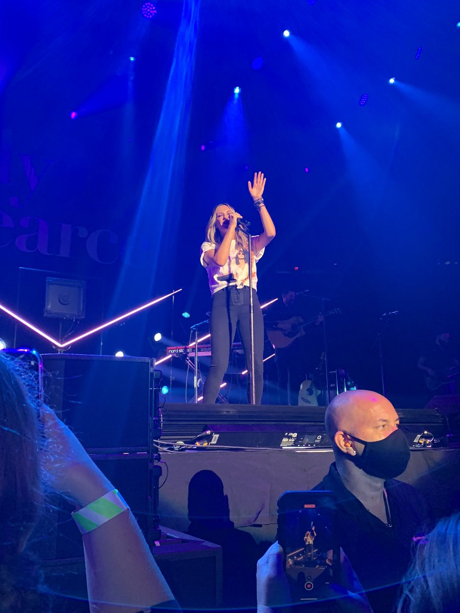 CareBear4Carrie's tweet photo. #PEARCED Let’s get it trending for CP y’all! ♥️ Share your fave photos/videos of Carly! @CarlyP_Connect https://t.co/TFKsMisTK6