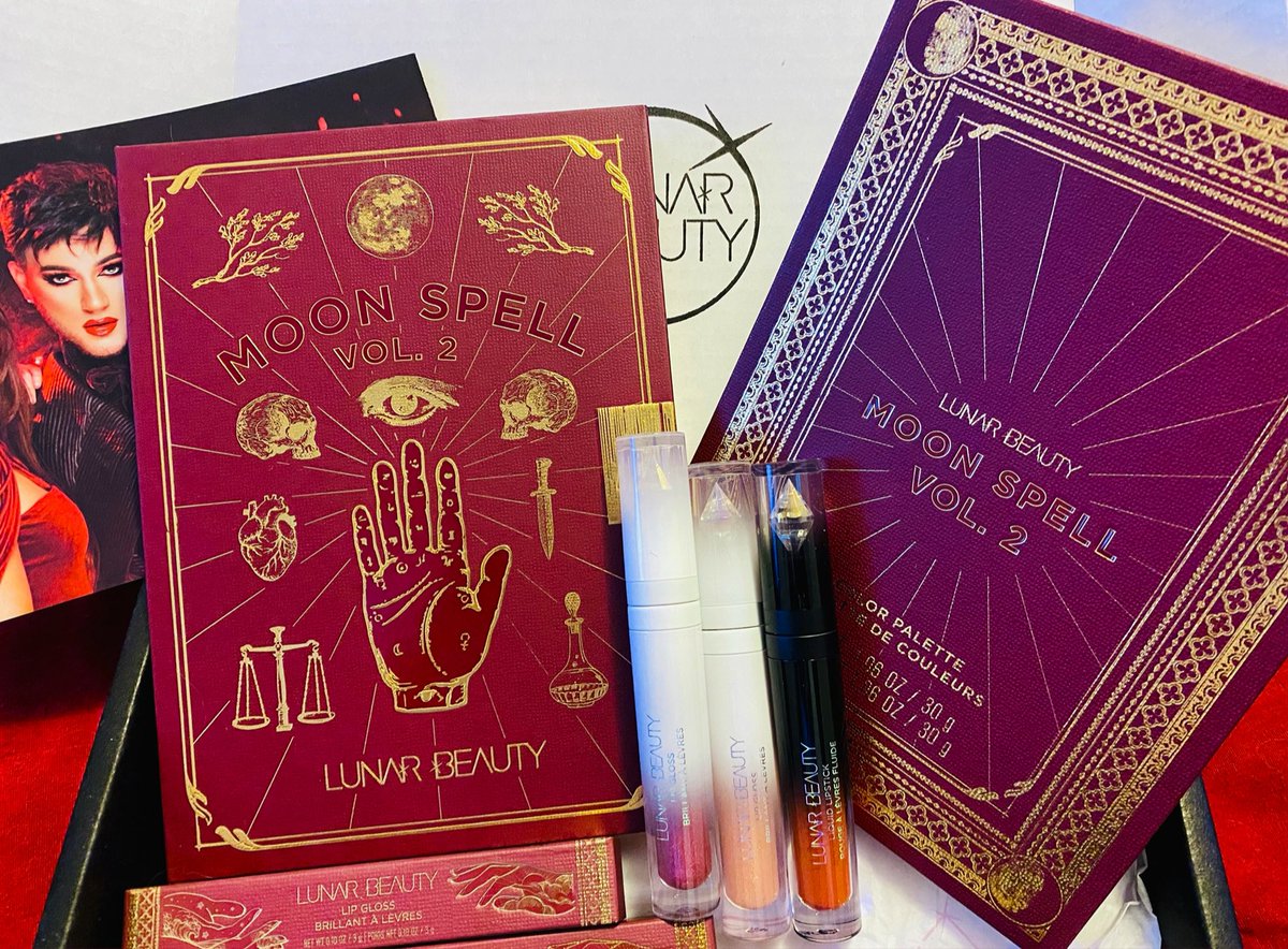 It’s finally here, and even more stunnin’ in person! Thank you so much to <a href="/LunarBeauty/">Lunar Beauty</a> and their amazing customer service who sent this after the original order was stolen off my porch 🖤 and congrats <a href="/MannyMua733/">Manny MUA</a> it’s absolutely gorga!! 🥰