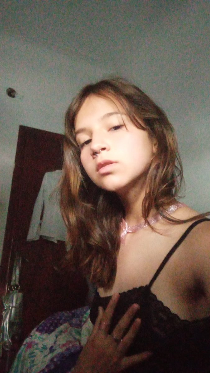 valenrotee's tweet photo. mírenme soy yo 10am https://t.co/3UJzRTMS2S