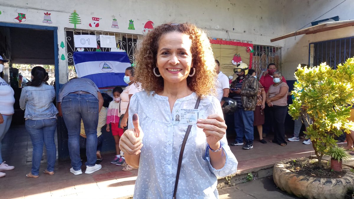 SolDeLibertad8's tweet photo. Familias de Chinandega acuden a los centros de votación a ejercen su derecho al voto. #EleccionesSoberanas2021
#YaVote
#UnidosEnVictorias
#TodosJuntosVamosAdelante
@duan_rodri
@AgdelNunez @LaResistenciaSa @FrankErnestoGa2 @NPordentro @SolDeLibertadNi @ https://t.co/LHpLrLowsl