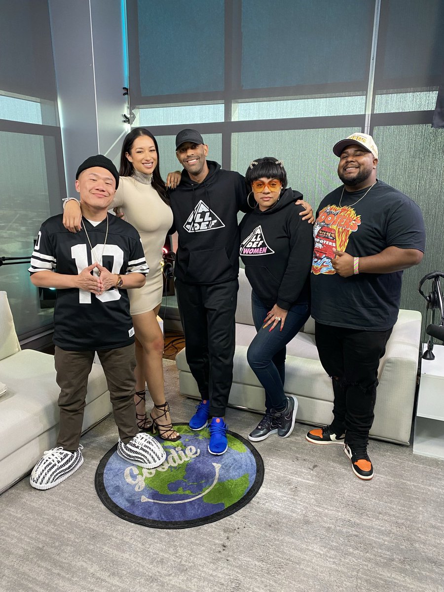 We working weekends. It was an honor to pull up on the <a href="/NoChaserGang/">No Chaser Podcast</a> with @CynthiaLuciette reppin <a href="/AllDef/">All Def</a> @AllDefWomen and <a href="/CultureGenesis/">Culture Genesis</a> to talk tech and culture. 🙏🏾