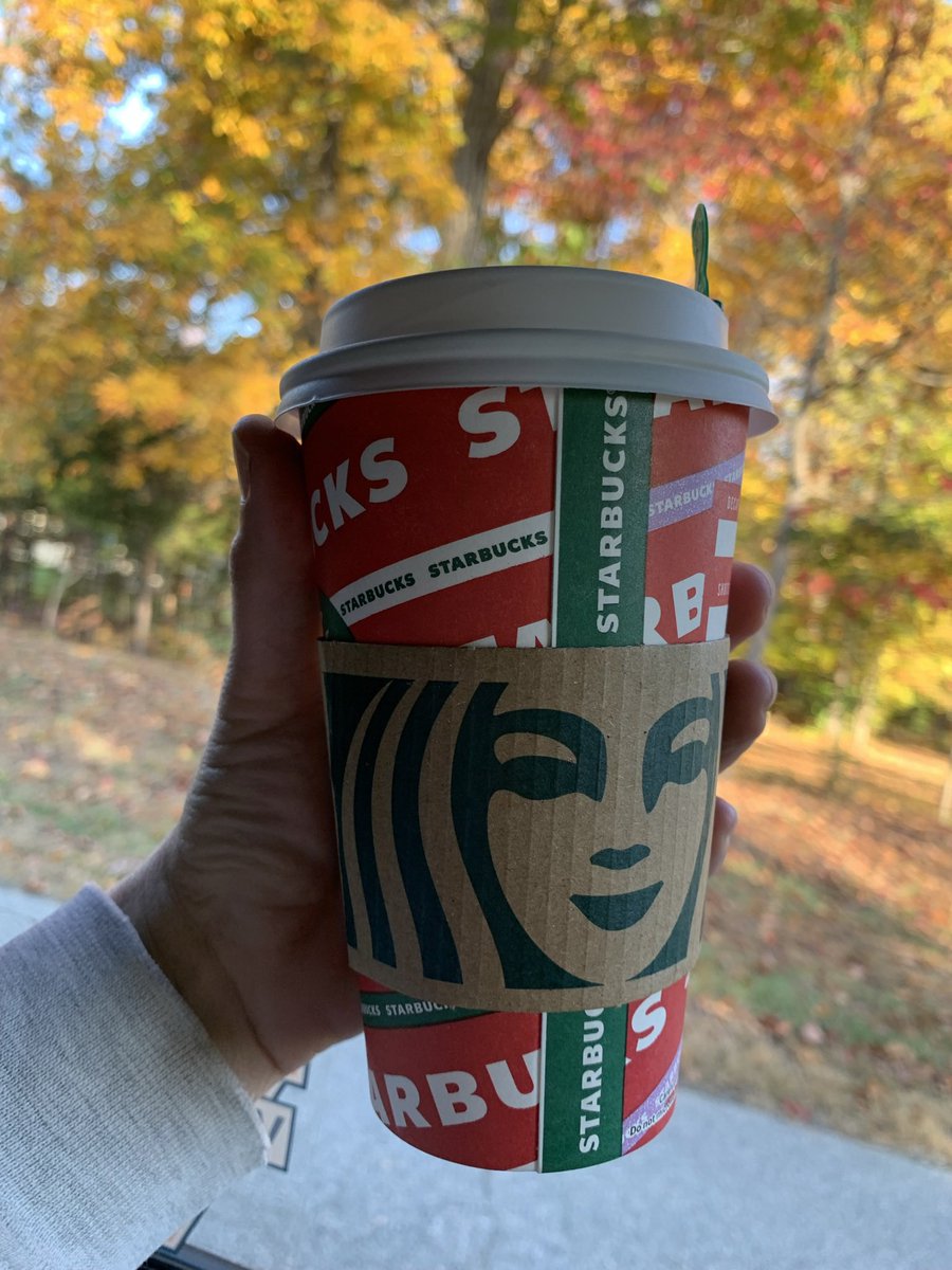 HapThompson's tweet photo. It’s the most wonderful time of the year!!!!  #PSL and now #Chestnut praline and the NEW #sugarcookie shaken #Espresso  WTAF !!!!!! It’s sooooooooo #Amazing #yumyumyum #nomnomnom #sogood #starbucks #thankyou https://t.co/QfE2cWJu94