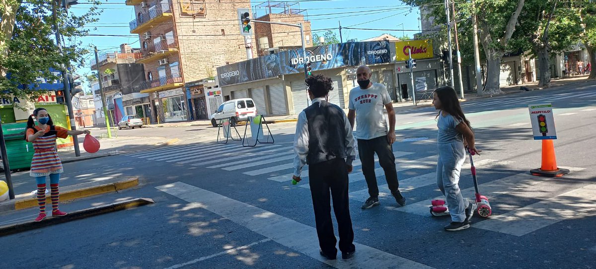 Leonardo Caruana (@leo_caruana) on Twitter photo Muchas familias se acercaron hoy a la jornada de vacunación en diferentes puntos de la ciudad.
En el sur, mientras disfrutaron de un paseo por <a href="/CalleRecreativa/">Calle Recreativa</a> , completaron sus esquemas de vacunación contra covid-19 🙌
Gracias a los equipos de salud y de <a href="/CulturaRosario/">CulturaRosario</a> 👏👏 Muchas familias se acercaron hoy a la jornada de vacunación en diferentes puntos de la ciudad.
En el sur, mientras disfrutaron de un paseo por <a href="/CalleRecreativa/">Calle Recreativa</a> , completaron sus esquemas de vacunación contra covid-19 🙌
Gracias a los equipos de salud y de <a href="/CulturaRosario/">CulturaRosario</a> 👏👏
