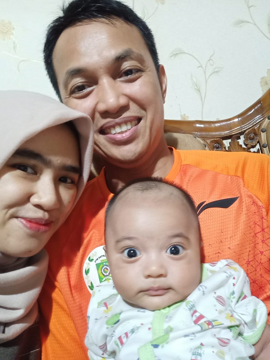 Budimanjk's tweet photo. Barakallah fii umrik Farah Fadhilah istriku, smoga bunda slalu dilindungi oleh Allah Swt., bahagia, sehat, n mnjdi istri saleha srta ibu yg baik utk anak2 kita😇. Aamiin.
Nb: Alhamdulillah, smoga bunda jg brglimang kaya akan kcriaan n trs mnsyukuri nikmatNya. Aamiin lagii😇😇 https://t.co/jt79pwyfE1