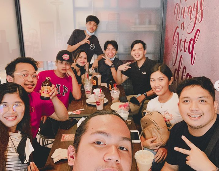 zhen_zagala's tweet photo. mah sunyayyy, with this awsm ppl!! https://t.co/tZx92M2LbG
