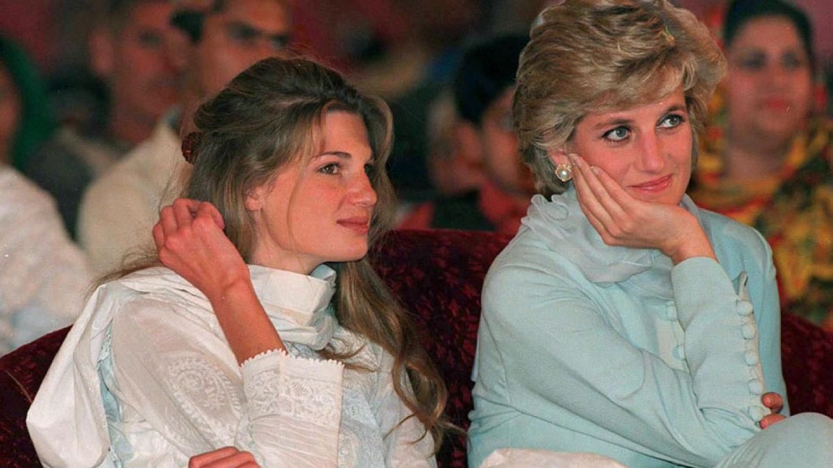 kates_rangers's tweet photo. Jemima Khan (prev. married to Imran Khan, cousin of Hasnat, friend of Diana) has dropped her supporting role as script advisor in The Crown.
Jemima stated that the show is not being handled 'respectively or compassionately' in regards to Princess Diana's life. https://t.co/sZta3FscrV