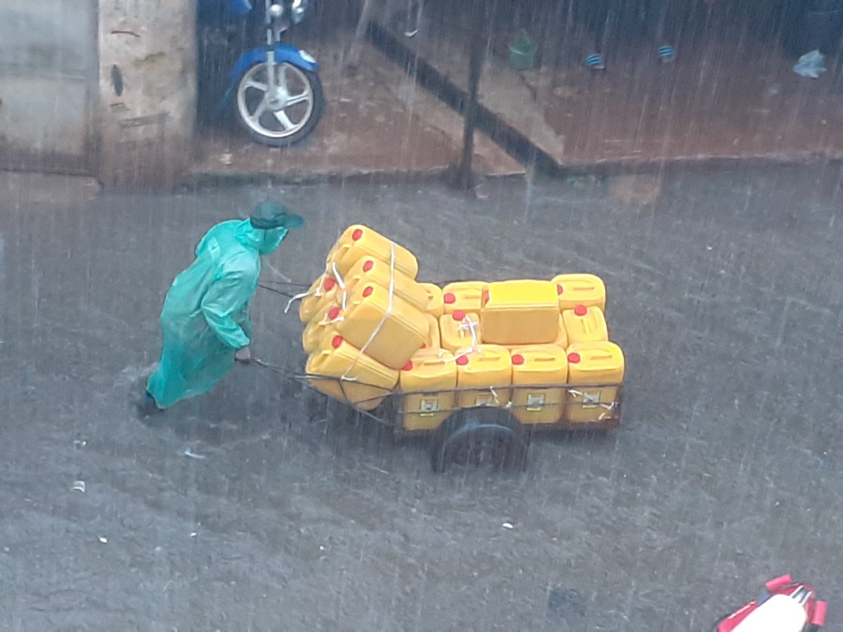 elhadjbarry2468's tweet photo. Nous femme nous devons respecter les hommes car ils prennent tout leurs temps pour nous soutenir en faisant de travail très dure. https://t.co/XUVS6358m7