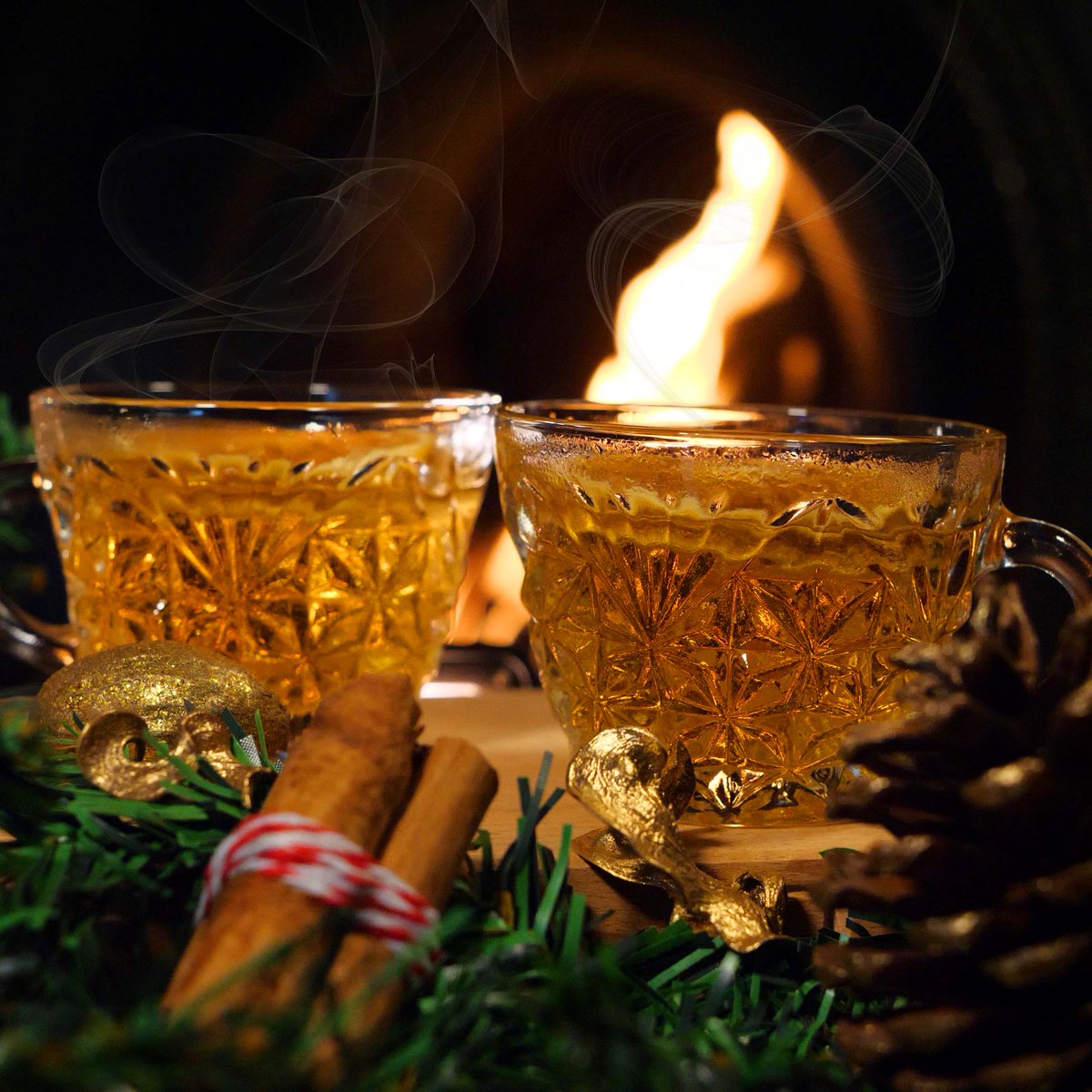 Not a fan of mulled wine? Mull your gin instead! Our Spiced Gin is literally like Christmas in a cup. With cinnamon, nutmeg, ginger and chilli, it is perfect when warmed with Apple Juice and Honey. Go on - you know you want to! #mulledwine #mulledgin #warming #winterwarmer #gin