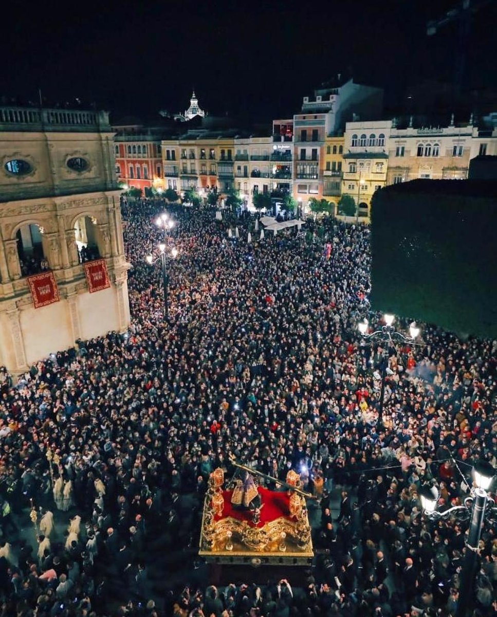 ArcoDelPostigo's tweet photo. Algún día le contaré a mis nietos que tuve la gran suerte de ver en directo la Magna de Málaga y las Misiones del Gran Poder.
Ha sido INCREÍBLE https://t.co/VoLPSNLmCc