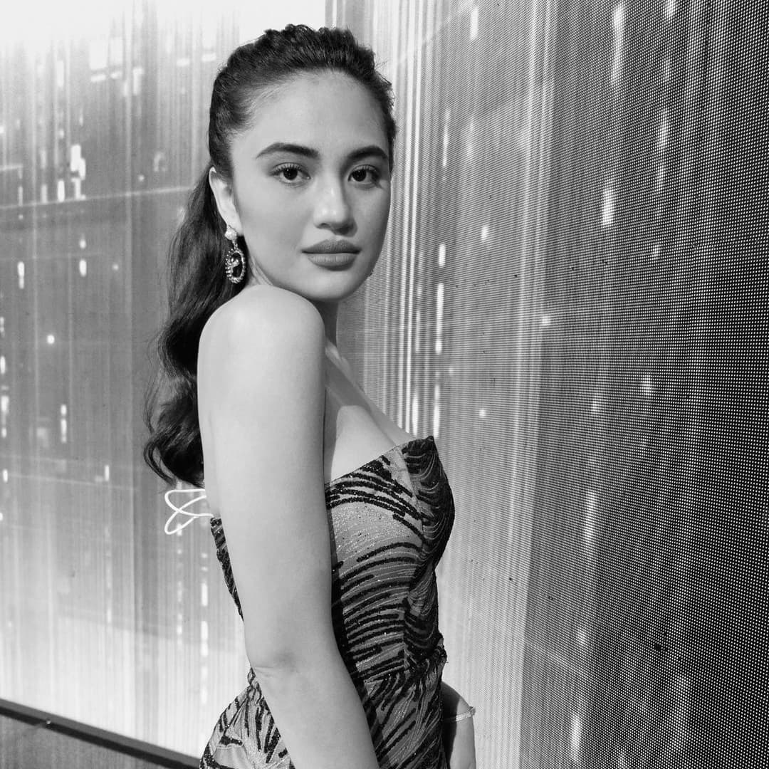 Sparkle_GMA's tweet photo. We're excited to catch Asia's Limitless Star #JulieAnneSanJose (@MyJaps) as Laura in @ViuStillSeries! And we hope you are, too 🤗

Were you able to catch her show-stopping performance on #AllOutSundays earlier today? #AOSSuperNovember https://t.co/S0vKvraJXe