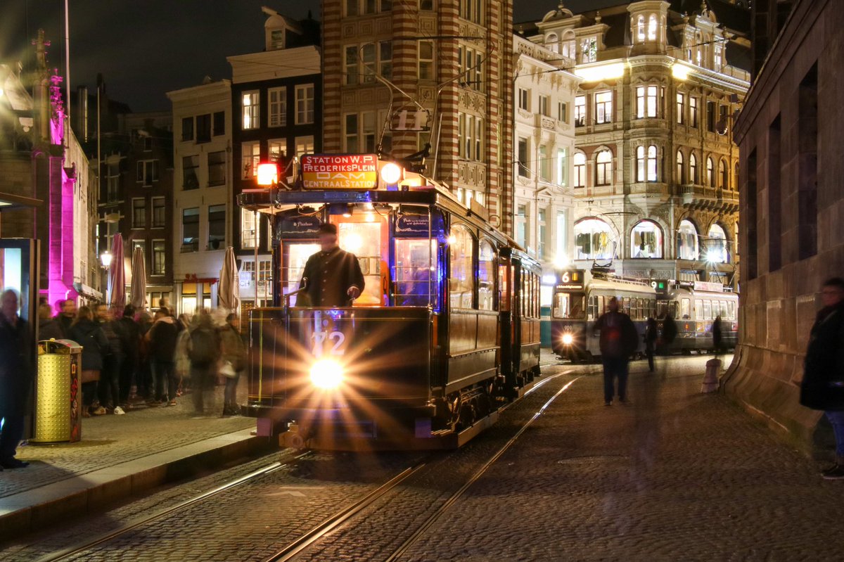 TrainspotterA's tweet photo. De 72+663, 307+792, 909 en 465+946 bij de Dam. Helaas verpestte de regen op een gegeven moment de foto’s. https://t.co/esxXXrOZG8
