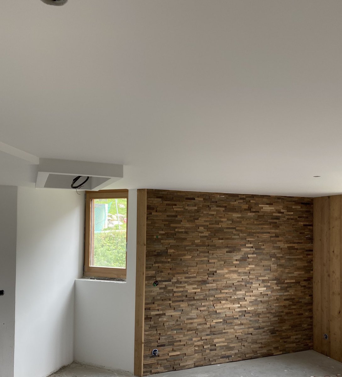 Le parement bois type parement pierre est une solution adaptée pour limiter l’épaisseur de votre mur #immobilier #morzine #portesdusoleil