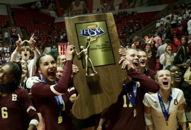 maddiesiegz's tweet photo. nothing better than holding that trophy with @delaneyseaman to finish our last season together🥺 https://t.co/qdOOExZUru