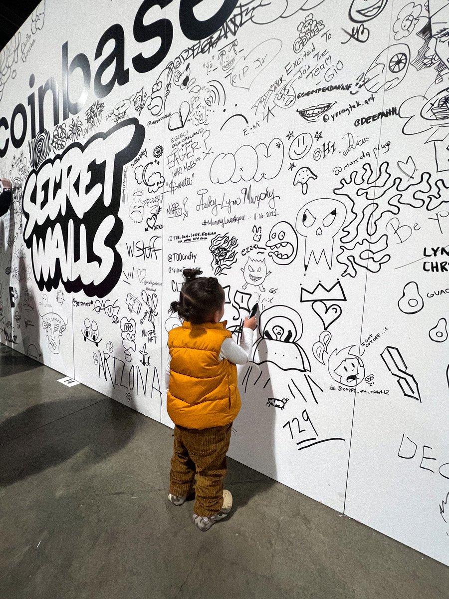 MATCHAMUVA's tweet photo. Celz takes complexcon, coolest tot out there. #complexcon2021 https://t.co/BxaaLikwHZ