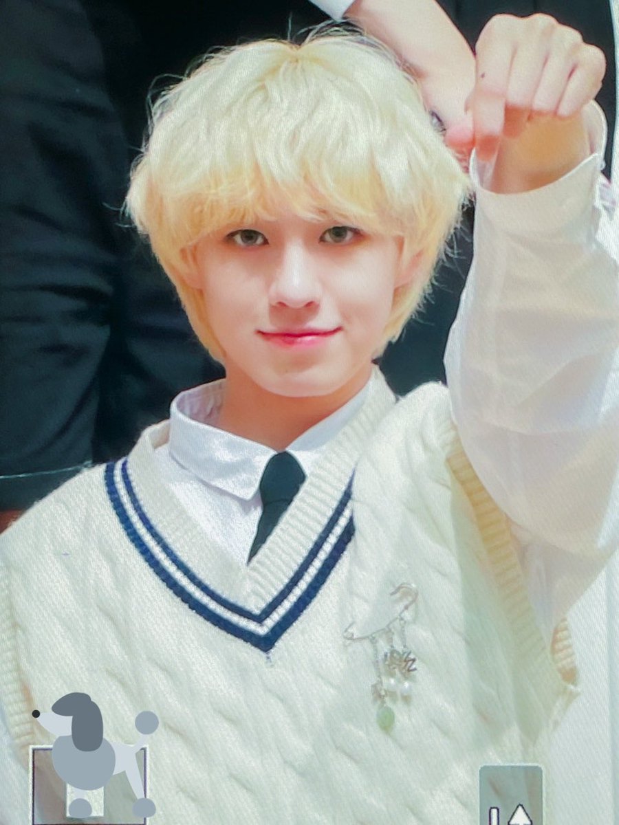 BBIx2_'s tweet photo. 211107 바닐라💛

#EPEX #이펙스 #AYDEN #에이든 #권예준 https://t.co/q7mHFB66xO