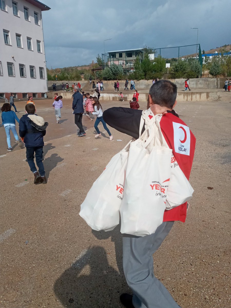 Kocaköy Kızılay temsilciliğimiz olarak kızılay haftası münasebeti ile Kocaköy Anaokulu ve 15.Temmuz Ana Okulu  minik öğrencilerimize kızılay antatık ve miniklerimizi mini hediyeler verdik.