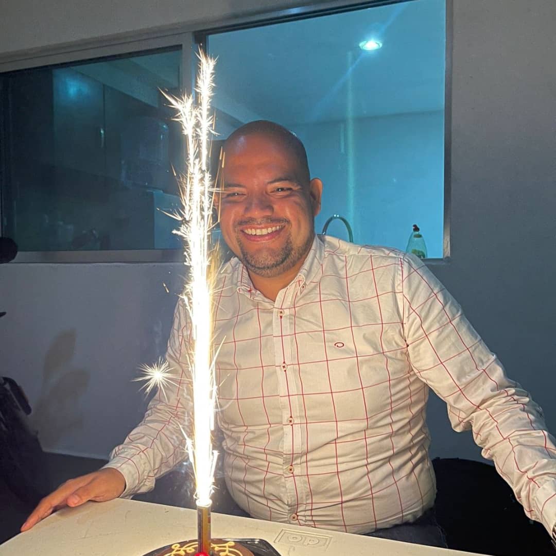 LuisBenavidez_'s tweet photo. Siempre agradeceré el afecto de los demás, en este camino de la vida ese sentimiento de otros hace evidente que algo se hace bien de parte de uno.
#BuenDomingo
#FestejosProlongados
#37yContando https://t.co/Mi5MKyiQJe