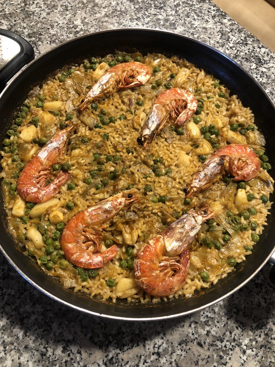 xrocacros's tweet photo. Un diumenge a casa no és paga amb diners ….#Vermut #Arroset #BonVi i milllr companyia!!
Salut i #RepúblicaCatalana https://t.co/zOXLEn9v8Q