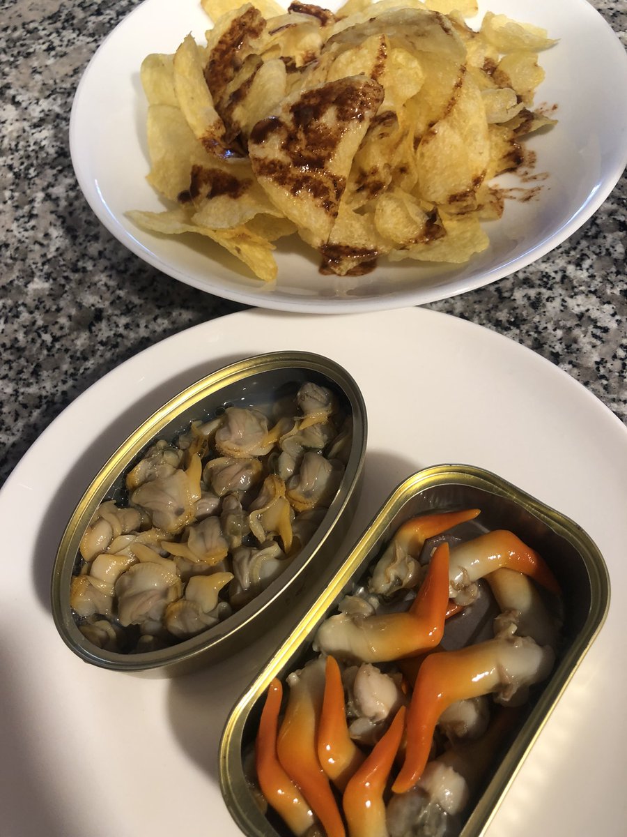 xrocacros's tweet photo. Un diumenge a casa no és paga amb diners ….#Vermut #Arroset #BonVi i milllr companyia!!
Salut i #RepúblicaCatalana https://t.co/zOXLEn9v8Q