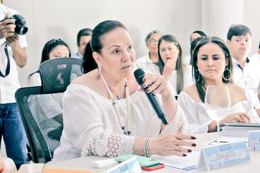 revistagrama's tweet photo. #SEPALO | ¡LA VIDA SE LIDERA ! Es importante resaltar la Gestión con liderazgo, de la primera @cmgnecco ha llegado con sus políticas sociales a los lugares más remotos del Dpto del Cesar. sin duda hace patria y abre caminos al bienestar de los más vulnerables @Eliecersalazarl https://t.co/QQZfYqg67H