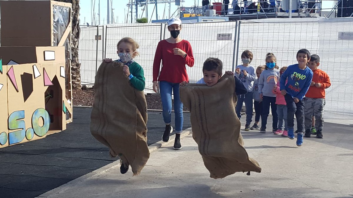 Un placer haber estado este fin de semana con l@s peques de <a href="/vesovalencia/">VESO Valencia</a>. Gracias a Elena y a <a href="/EstherPePa/">Esther Pérez</a> por darlo todo en el laberinto, a Nathan por estar ahí en todo momento, a la artista @mamalienzo y a Juan por su súper furgo. Gracias 🐺 
#Concartónsevivemejor 
#EquipoLobo