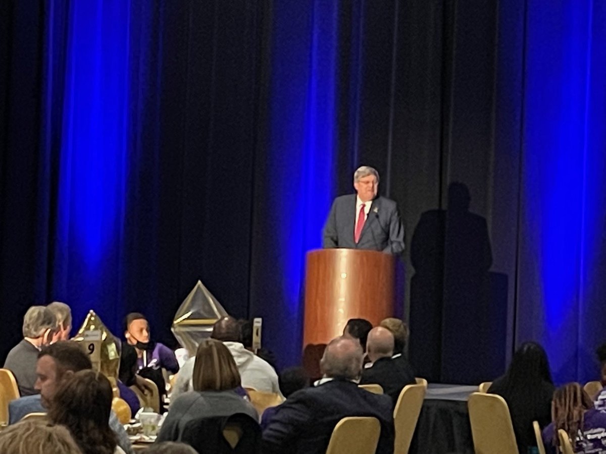 Honored to speak at the 50th Annual Steak ‘n Burger fundraiser for <a href="/BGCMemphis/">Boys & Girls Clubs</a> and highlight adding after-school clubs in 10 high schools. 
See Weekly Update content.govdelivery.com/accounts/TNMEM…

#GreatFuturesStartHere