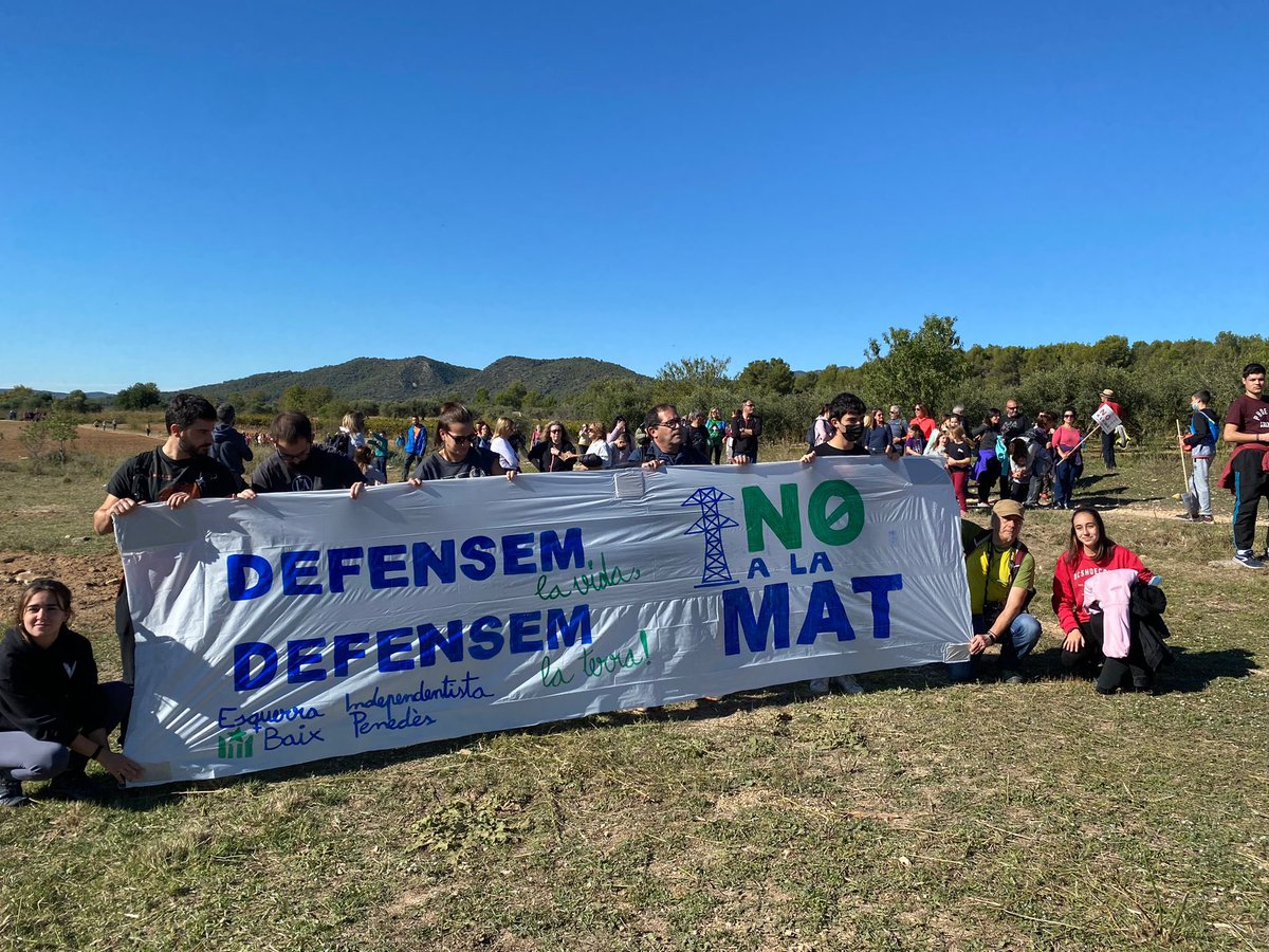 Som_Poble's tweet photo. Com sempre dempeus en defensa del nostre territori, del Baix Penedès, pam a pam i poble a poble.

Foc a la MAT 🔥

#NiMATniCIM #FocALaMAT #SomPoble #SomUnitat https://t.co/UCe9qVWRlP