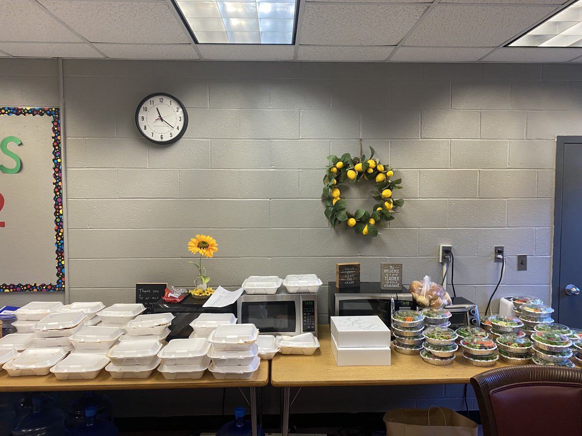 KingStreetTiger's tweet photo. November 5th KSI Luncheon teacher Treat! Delicious Chicken Parm/ salads &amp; cookies!!   Shout out to Abbot Tech Culinary!!! https://t.co/qeyjB9pnQS