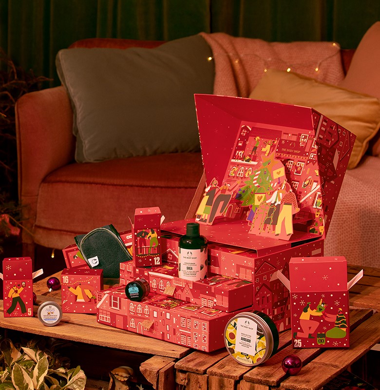 shopelmsleigh's tweet image. Have you got your hands on one of the fabulously festive beauty advent calendars by @TheBodyShop yet?! 🎄

Choose from 3 designs filled to the brim with your favourite pamper products... 🛀 

#ShopElmsleigh #TheBodyShop #AdventCalendar #Beauty