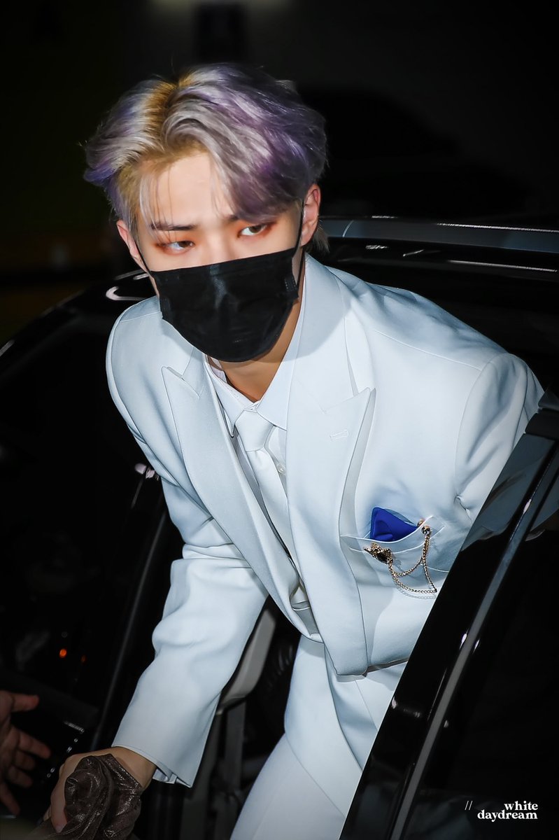 vougemingi's tweet photo. Opa, chegeou no quinto dia de votação. Votar no site do mwave lá tem peso maior também.

Deem RT 
Deixei o de vcs aqui em baixo :) 

Mingi de Roberto Carlos para animar esse domingo

#MAMAVOTE #ateez @ATEEZofficial https://t.co/gKzumDmXJG