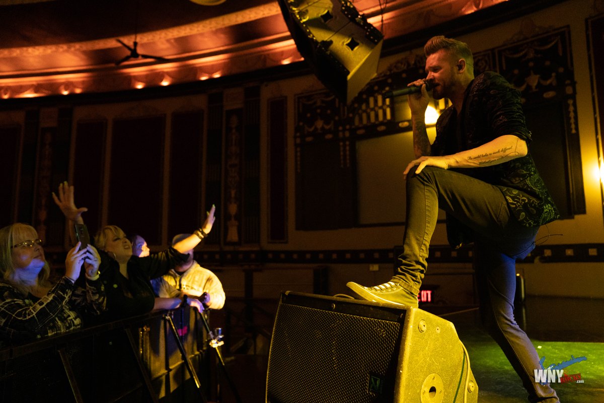 WNYRocks's tweet photo. Check out the gallery for @hindermusic at @RapidsMusic 11.2.21! 🤘🏼🎶

📸: https://t.co/CjCZR7MvSI
*
*
*
#wny #wnyrocks #hinder #tour #rapidstheater #niagarafalls #music #concert https://t.co/sy4p2GaWFh