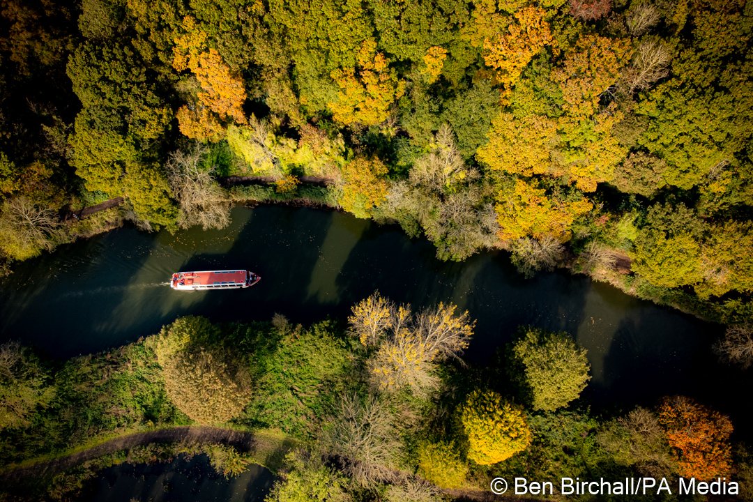 When you wish shutter-lag on the drone wasn't a thing.. 

#photography  #drone #Autumn #Bristol #November