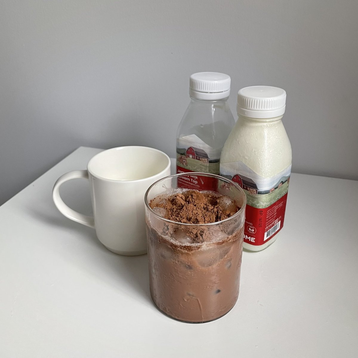 นม Jersey Cream top ของแดรี่โฮม = the best นมสด🐄 จะเป็นนมริชๆ หอมมัน ครีมจะเยอะกว่าปกติ สายโกโก้ลาเต้คือรัก ชงแล้วฟินน อร่อยกว่านมปกติมากก ออแกนิค 100% ดีใจมากได้กินแล้ว ช่วงก่อนไม่มีให้สั่งเลย t-t