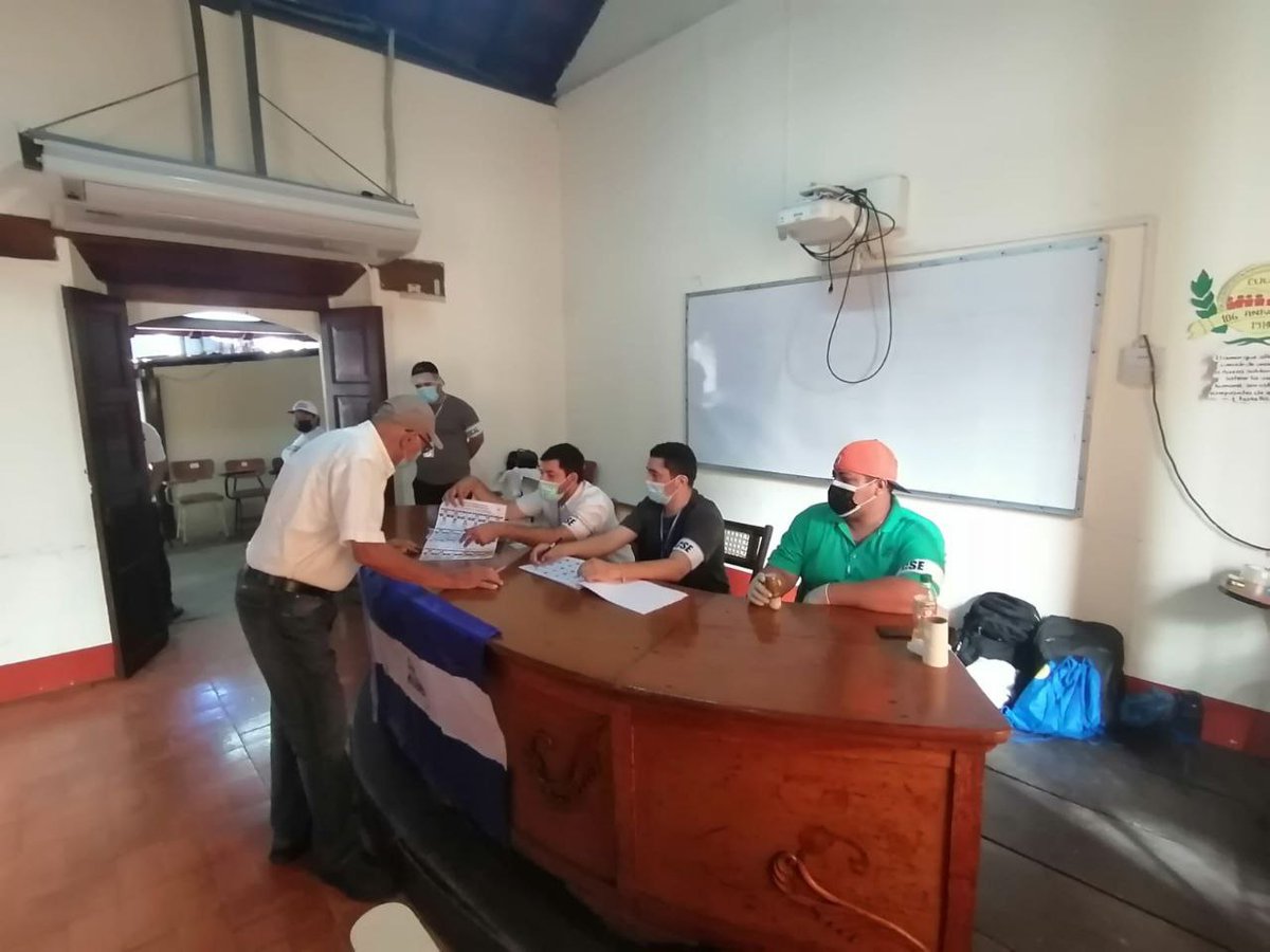 #AhoraMismo Proceso Electoral en #Nicaragua verdadero ejercicio de democracia y participación ciudadana de la  #FuerzaDePuebloQueVence por con el Comandante #DanielOrtega #TodosJuntosVamosAdelante  
@nic_melcocha 
@Canal4Ni @ClsNicaragua @nica_rojaynegra @FSLN @fsln2021Nica