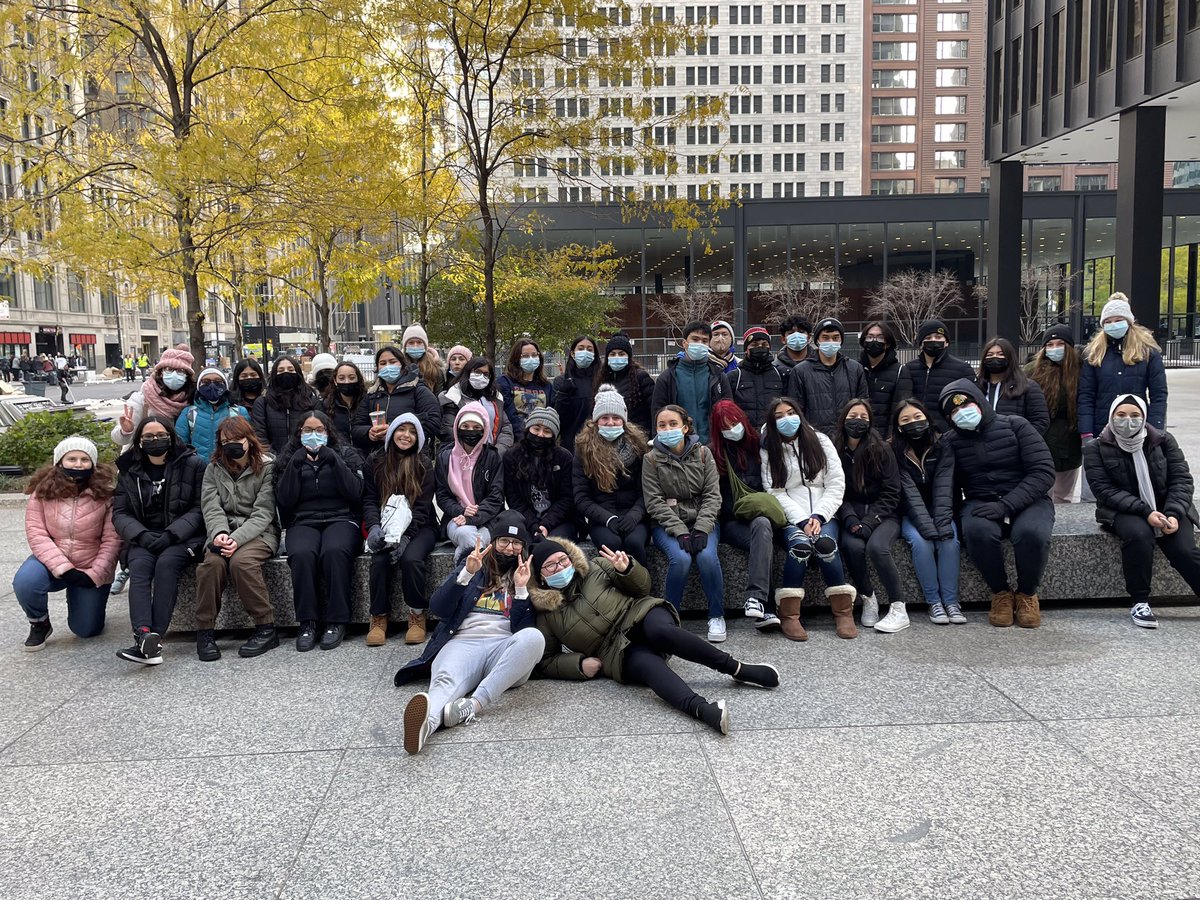 ksobieski212's tweet photo. Volunteers do not necessarily have the time, they have the heart! - E. Andrew East Leyden Key Club strikes again!  #leydenpride @Zapata__Melissa @ELHS_Snowball https://t.co/9R88nv7ghJ