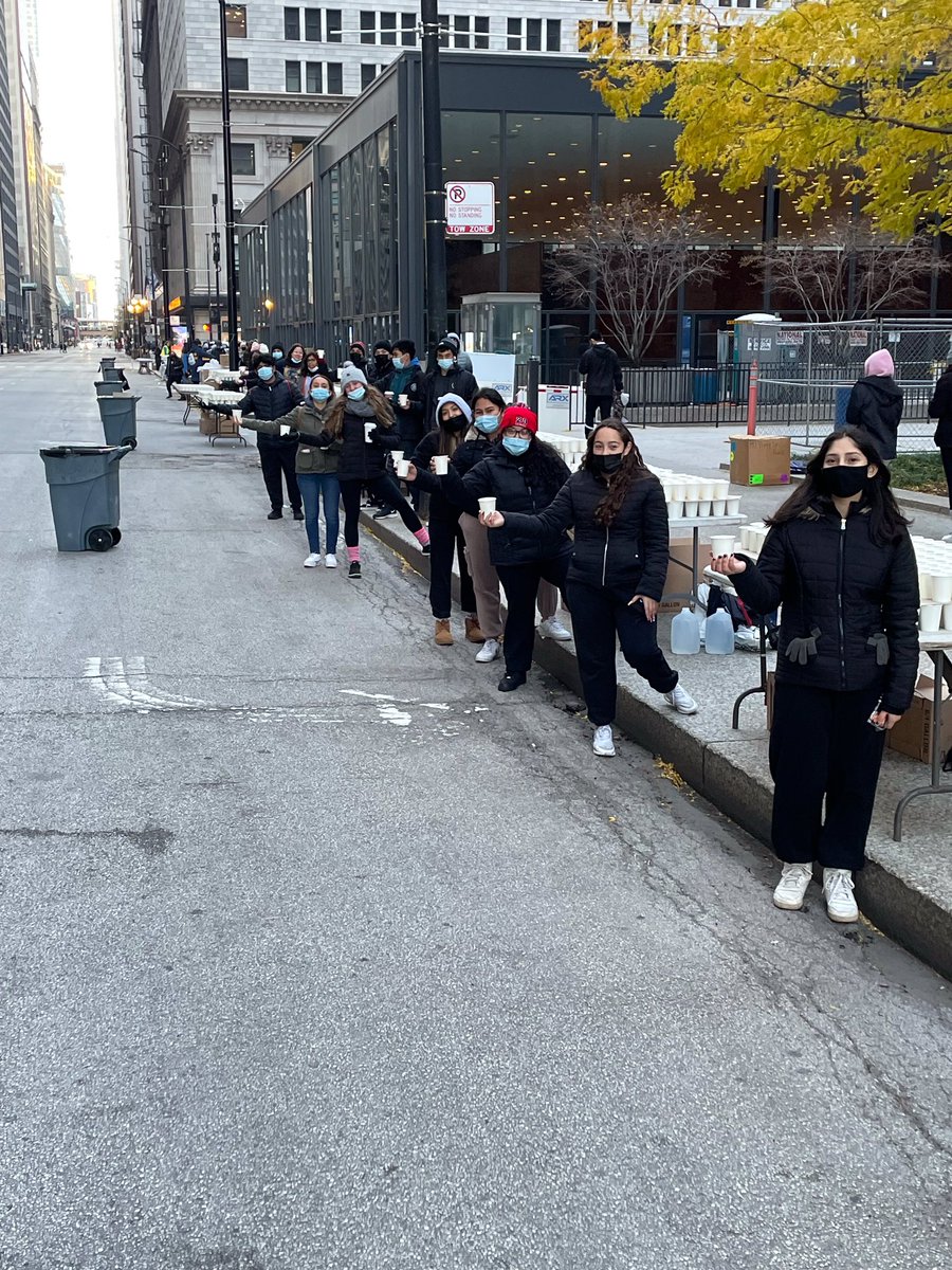 ksobieski212's tweet photo. Volunteers do not necessarily have the time, they have the heart! - E. Andrew East Leyden Key Club strikes again!  #leydenpride @Zapata__Melissa @ELHS_Snowball https://t.co/9R88nv7ghJ