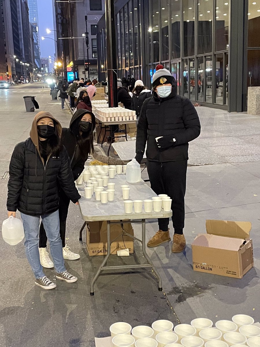 ksobieski212's tweet photo. Volunteers do not necessarily have the time, they have the heart! - E. Andrew East Leyden Key Club strikes again!  #leydenpride @Zapata__Melissa @ELHS_Snowball https://t.co/9R88nv7ghJ